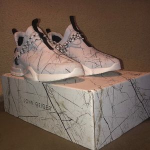 John Geiger 002 Low White Marble